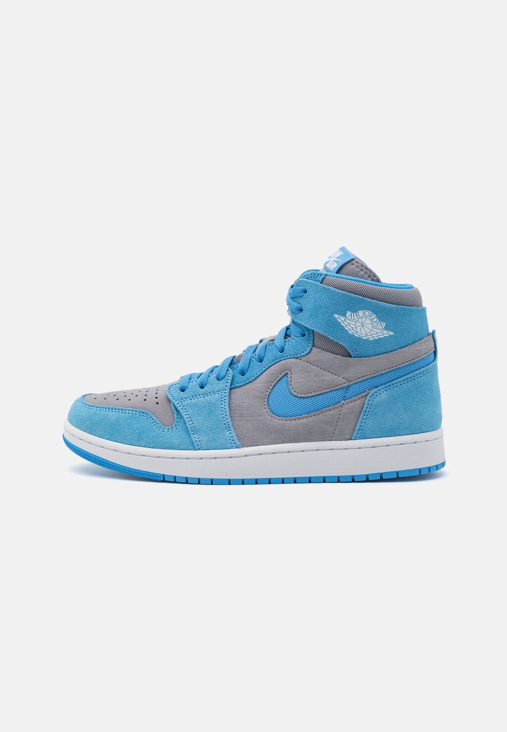 Высокие кроссовки AIR JORDAN 1 ZOOM CMFT 2 Jordan, цементно-серый/белый/синий университетский
Высокие кроссовки AIR JORDAN 1 ZOOM CMFT 2 Jordan, цементно-серый/белый/синий университетский