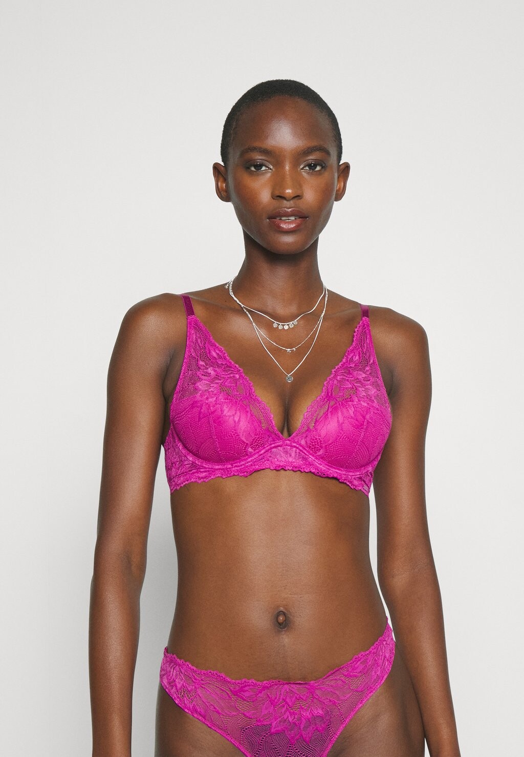 Бюстгальтер на косточках COMFORT LOTUS LINED PLUNGE Calvin Klein Underwear, дикая астра
Бюстгальтер на косточках COMFORT LOTUS LINED PLUNGE Calvin Klein Underwear, дикая астра