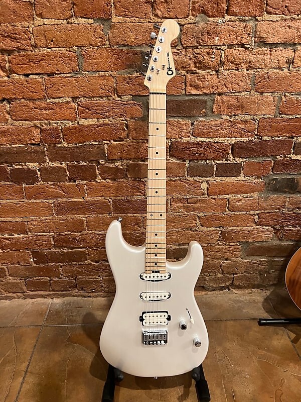 Электрогитара Charvel Pro-Mod San Dimas Style 1 HSS HT M 2022 - Present - Platinum Pearl
Электрогитара Charvel Pro-Mod San Dimas Style 1 HSS HT M 2022 - Present - Platinum Pearl