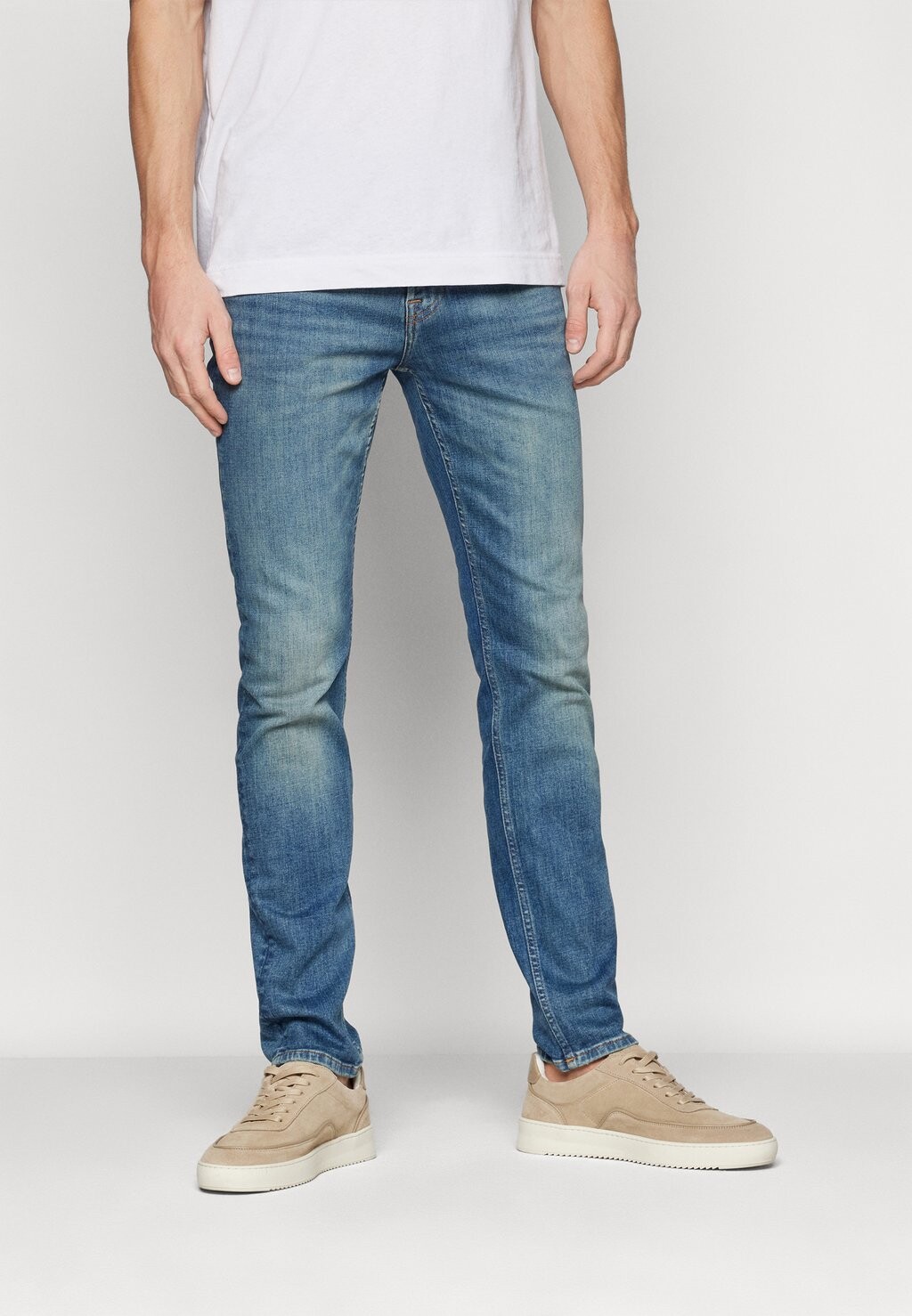 Джинсы приталенного кроя SLIMMY TAPERED LIMITED EDITION 7 for all mankind, цвет mid blue
Джинсы приталенного кроя SLIMMY TAPERED LIMITED EDITION 7 for all mankind, цвет mid blue
