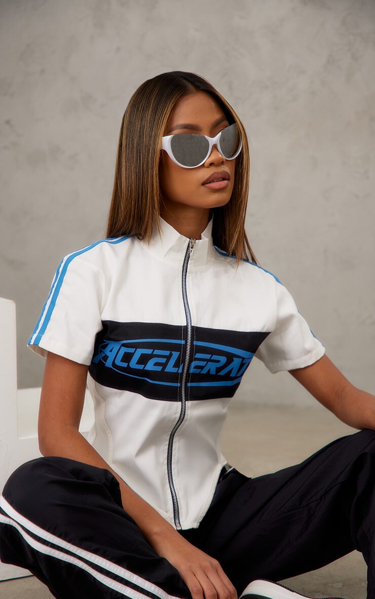 PrettyLittleThing Белый твиловый топ на молнии с высоким воротником и короткими рукавами для мотокросса
PrettyLittleThing Белый твиловый топ на молнии с высоким воротником и короткими рукавами для мотокросса