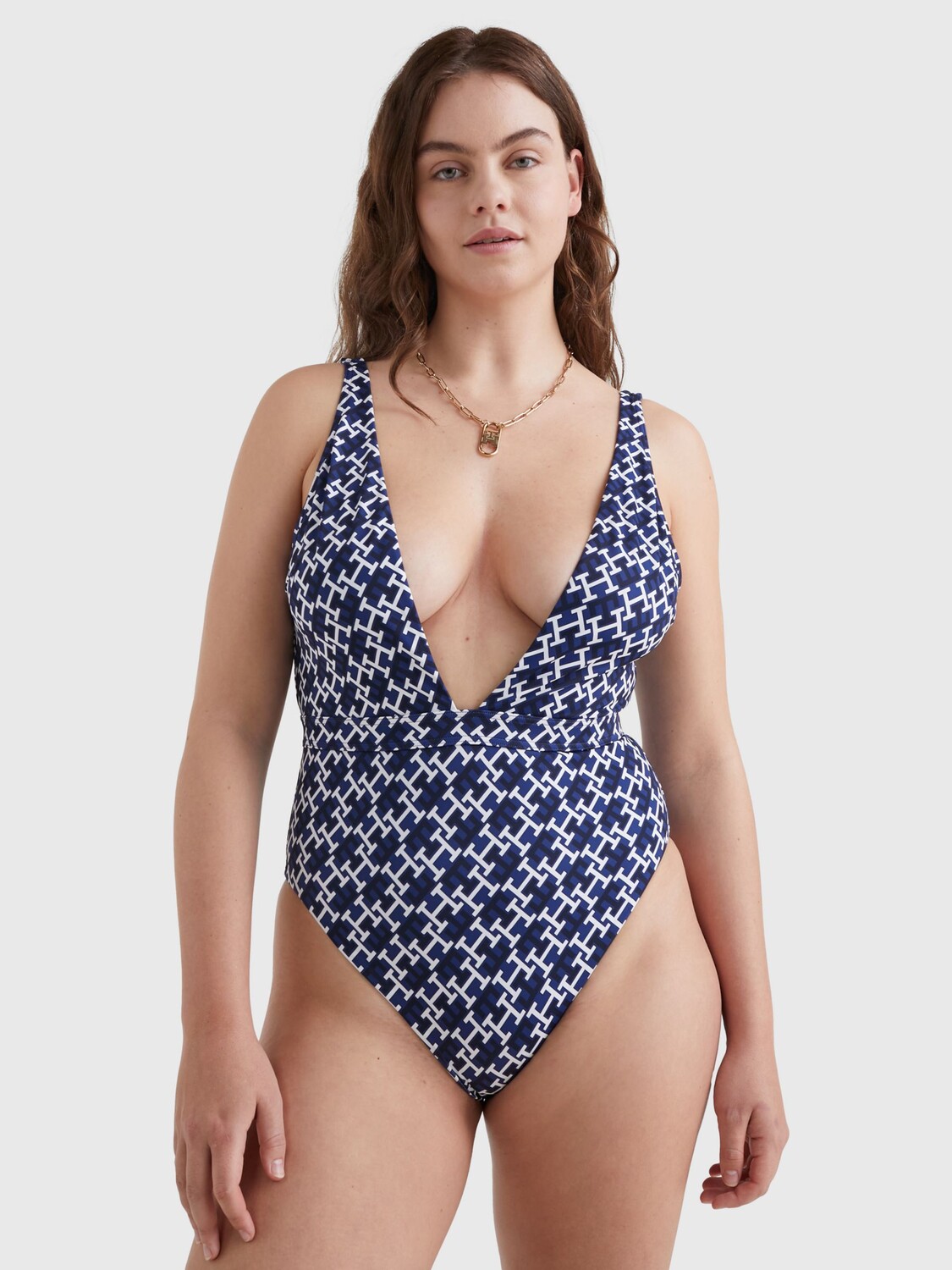 Tommy Hilfiger Купальник с глубоким вырезом и монограммой, темно-синий/белый
Tommy Hilfiger Купальник с глубоким вырезом и монограммой, темно-синий/белый