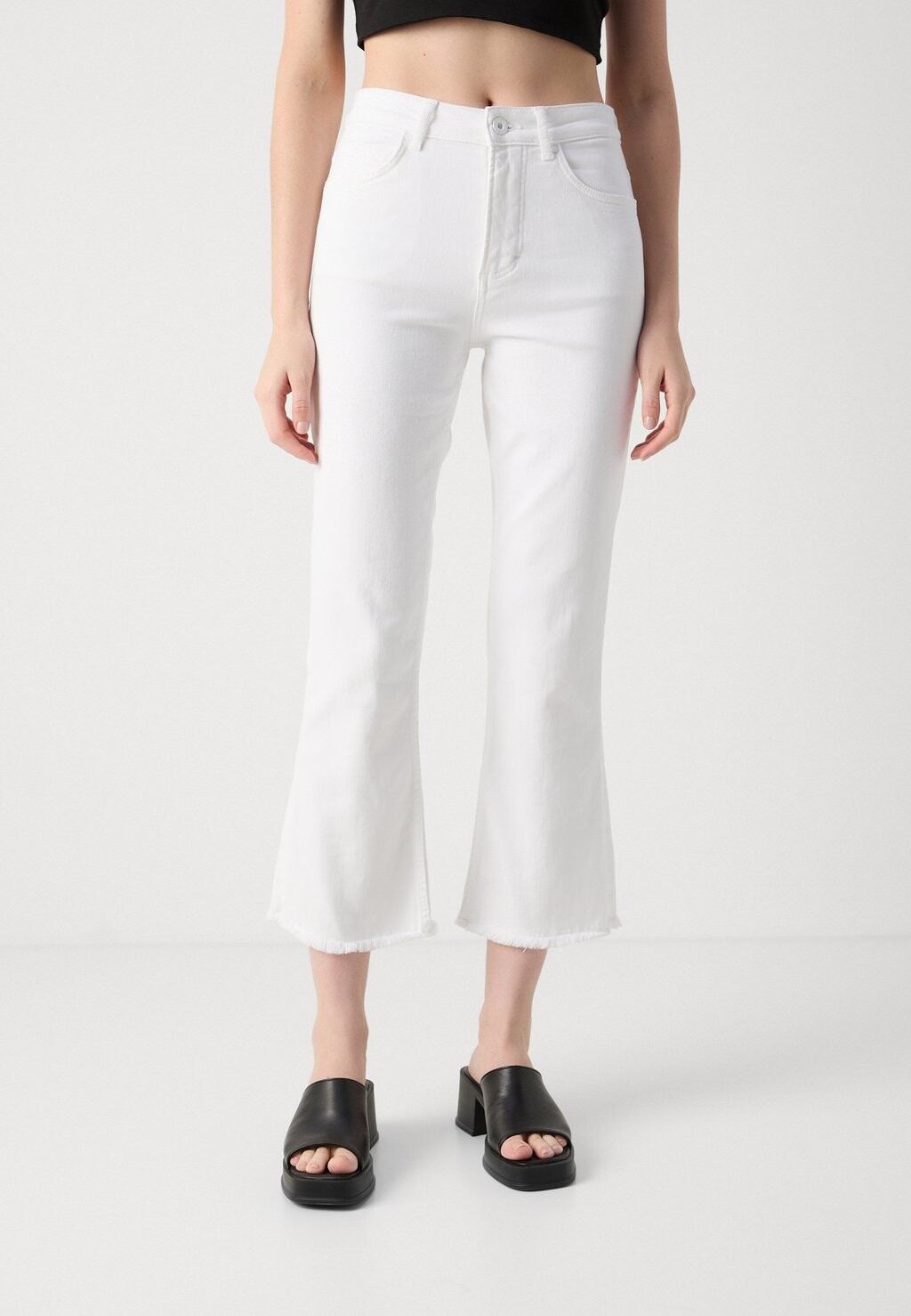 Джинсы-клеш Trousers High Waist Flared Fit Cropped Length Cut Hem Marc O'Polo, белые
Джинсы-клеш Trousers High Waist Flared Fit Cropped Length Cut Hem Marc O'Polo, белые