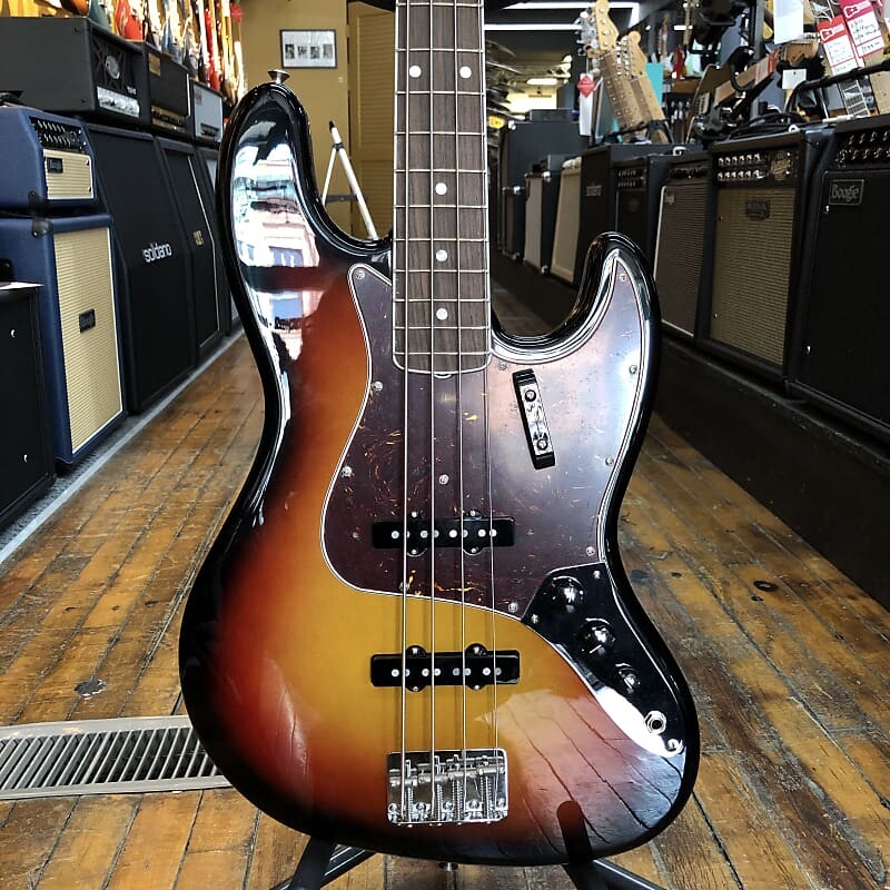 Басс гитара Fender American Vintage II 1966 Jazz Bass 3-Color Sunburst w/Rosewood Fingerboard, Hard Case
Басс гитара Fender American Vintage II 1966 Jazz Bass 3-Color Sunburst w/Rosewood Fingerboard, Hard Case