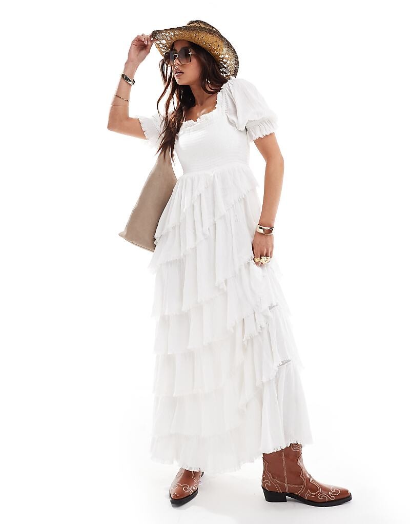 Miss Selfridge – White\асимметричное каскадное платье макси из фактурного материала
Miss Selfridge – White\асимметричное каскадное платье макси из фактурного материала