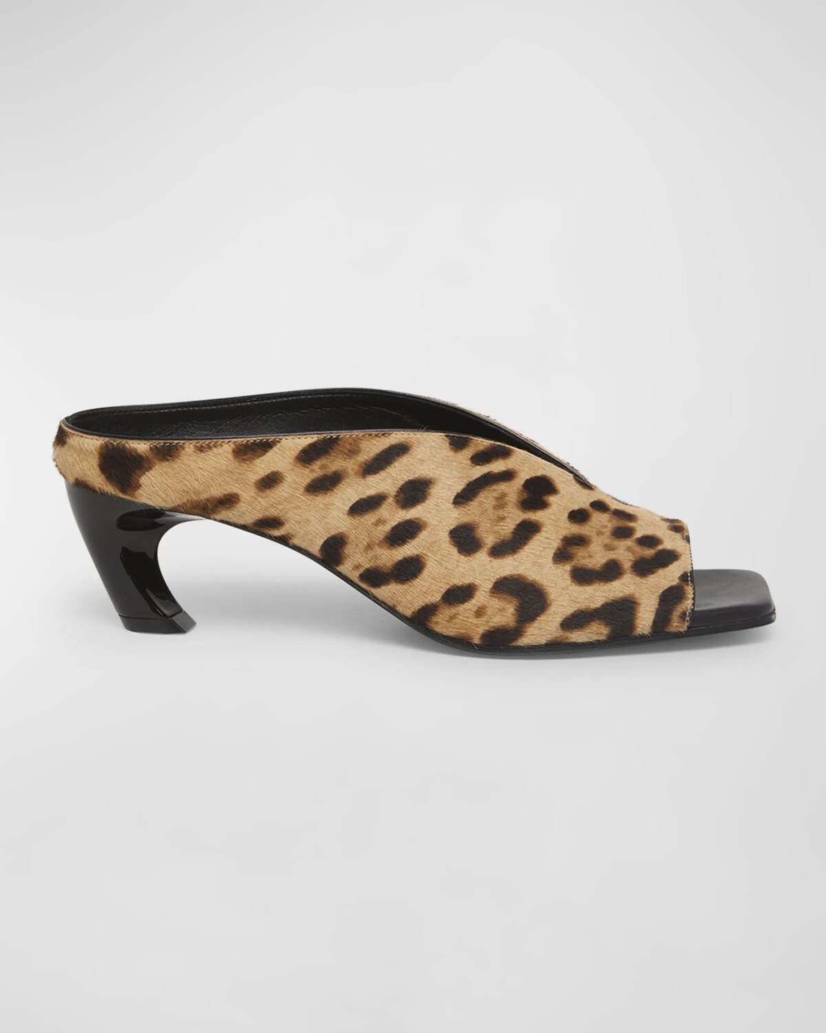 Сандалии-мюли Armadillo с леопардовым принтом на каблуке-запятой Alexander Mcqueen, цвет Leopard/Black
Сандалии-мюли Armadillo с леопардовым принтом на каблуке-запятой Alexander Mcqueen, цвет Leopard/Black