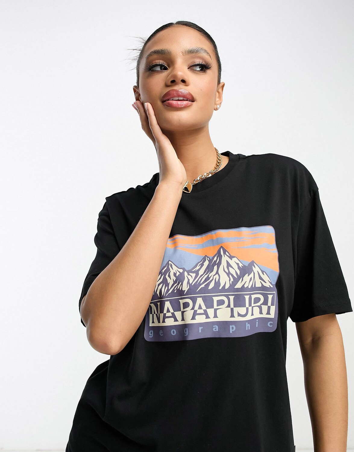 Черная футболка бойфренда с принтом Hello на груди Napapijri эксклюзивно на ASOS, Черный
Черная футболка бойфренда с принтом Hello на груди Napapijri эксклюзивно на ASOS, Черный