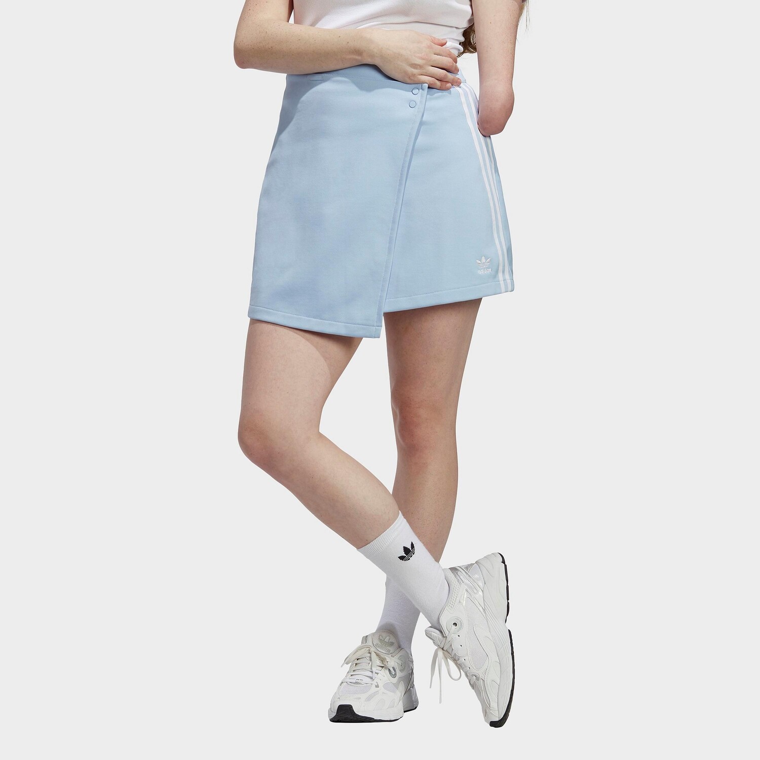 Женская короткая юбка с запахом и тремя полосками adidas Originals adicolor Classics, синий
Женская короткая юбка с запахом и тремя полосками adidas Originals adicolor Classics, синий