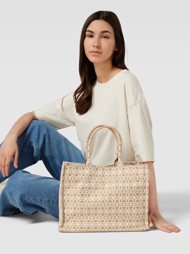 Сумка-тоут с узором по всей поверхности, модель NEVER Without BAG JACQUARD Coccinelle, лаванда
Сумка-тоут с узором по всей поверхности, модель NEVER Without BAG JACQUARD Coccinelle, лаванда