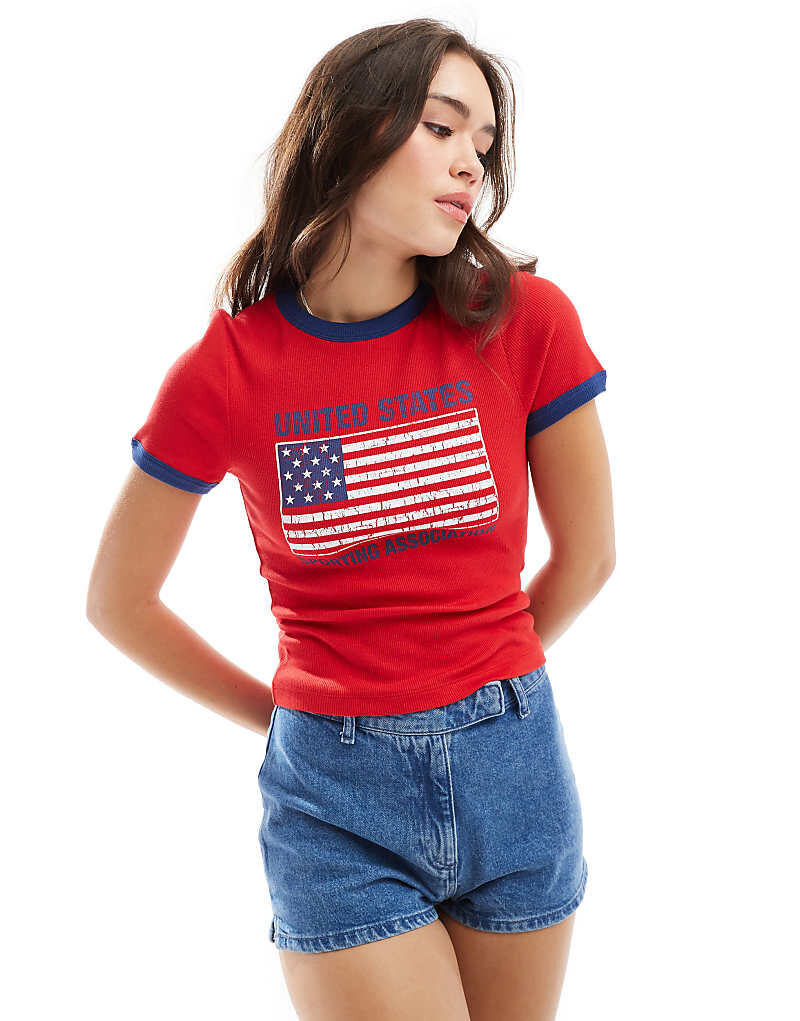 ASOS DESIGN Красная укороченная футболка с 3D-окантовкой и изображением флага США
ASOS DESIGN Красная укороченная футболка с 3D-окантовкой и изображением флага США