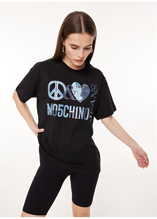 Черная женская футболка с круглым вырезом с принтом A0704 Moschino Jeans, черный
Черная женская футболка с круглым вырезом с принтом A0704 Moschino Jeans, черный