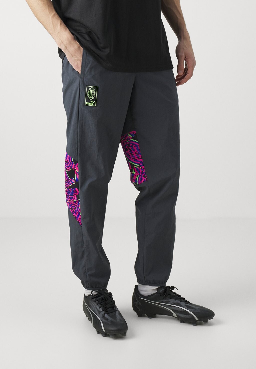 Брюки с символикой AC MILAN FTBLNRGY PANTS Puma, цвет strong gray/glacial gray
Брюки с символикой AC MILAN FTBLNRGY PANTS Puma, цвет strong gray/glacial gray