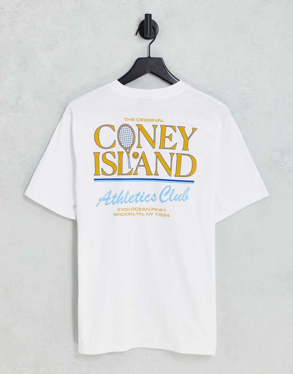 Белая футболка легкоатлетического клуба Coney Island Picnic с принтом на груди и спине
Белая футболка легкоатлетического клуба Coney Island Picnic с принтом на груди и спине
