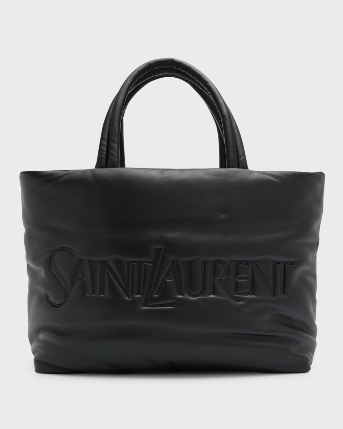 Мужская кожаная большая сумка с тиснением и мягкой подкладкой Saint Laurent, цвет Nero
Мужская кожаная большая сумка с тиснением и мягкой подкладкой Saint Laurent, цвет Nero