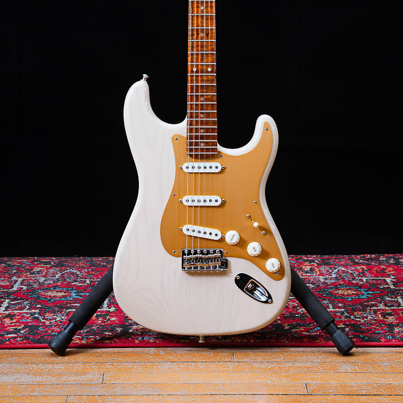 Электрогитара Fender Custom Shop American Custom Stratocaster 2023 - Honey Blonde
Электрогитара Fender Custom Shop American Custom Stratocaster 2023 - Honey Blonde