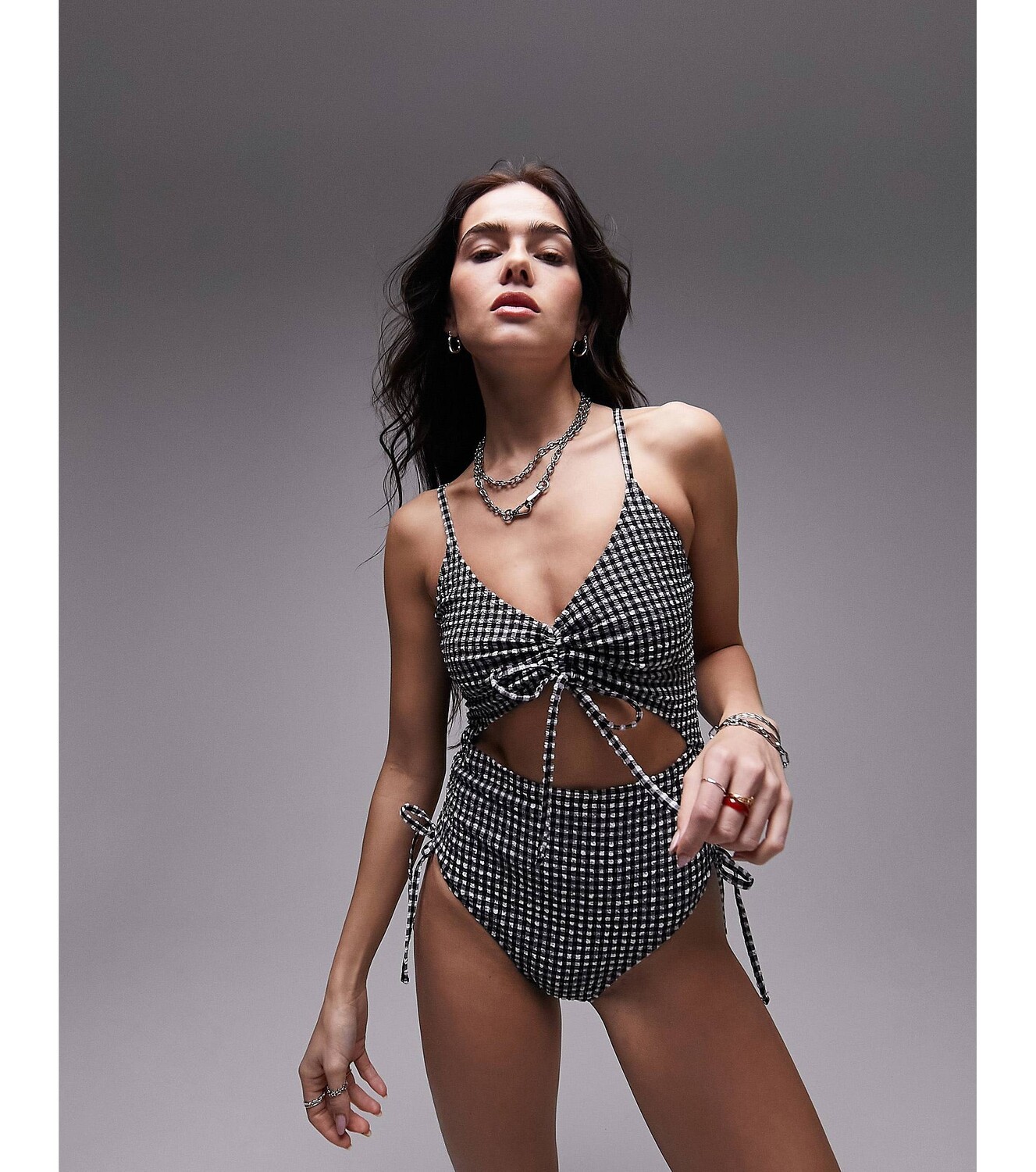 Монохромный купальник Topshop из фактурной меланжевой ткани с вырезами и рюшами, Серый
Монохромный купальник Topshop из фактурной меланжевой ткани с вырезами и рюшами, Серый