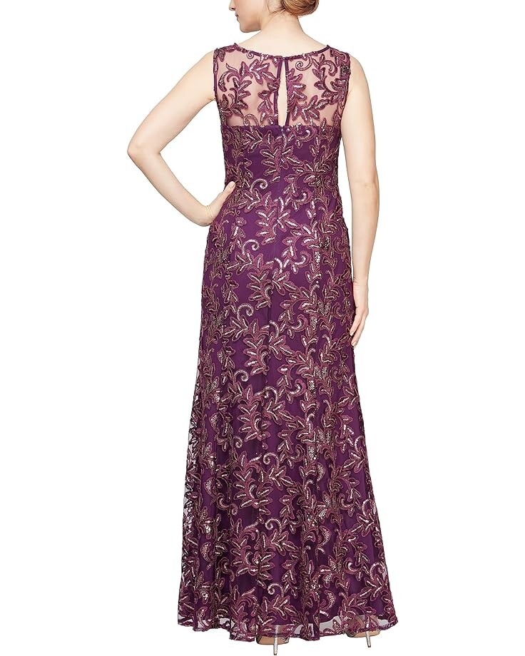 Платье Alex Evenings Long Embroidered Gown with Sweetheart Illusion Neckline and Chiffon Shawl, цвет Plum
Платье Alex Evenings Long Embroidered Gown with Sweetheart Illusion Neckline and Chiffon Shawl, цвет Plum