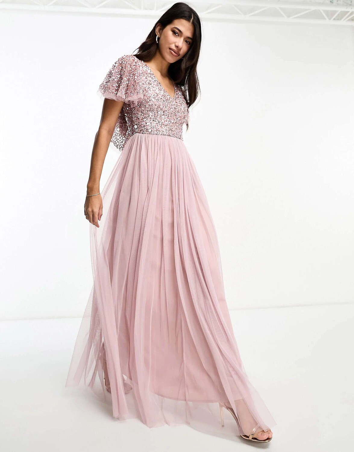 Платье макси Beauut Bridesmaid с развевающимися деталями матово-розового цвета, Розовый
Платье макси Beauut Bridesmaid с развевающимися деталями матово-розового цвета, Розовый