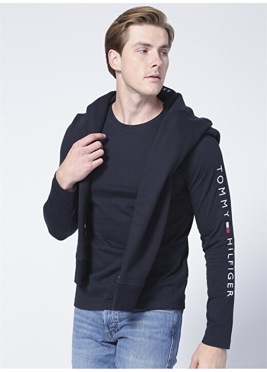 Однотонная синяя мужская футболка стандартного кроя с круглым вырезом Tommy Hilfiger, Синий
Однотонная синяя мужская футболка стандартного кроя с круглым вырезом Tommy Hilfiger, Синий