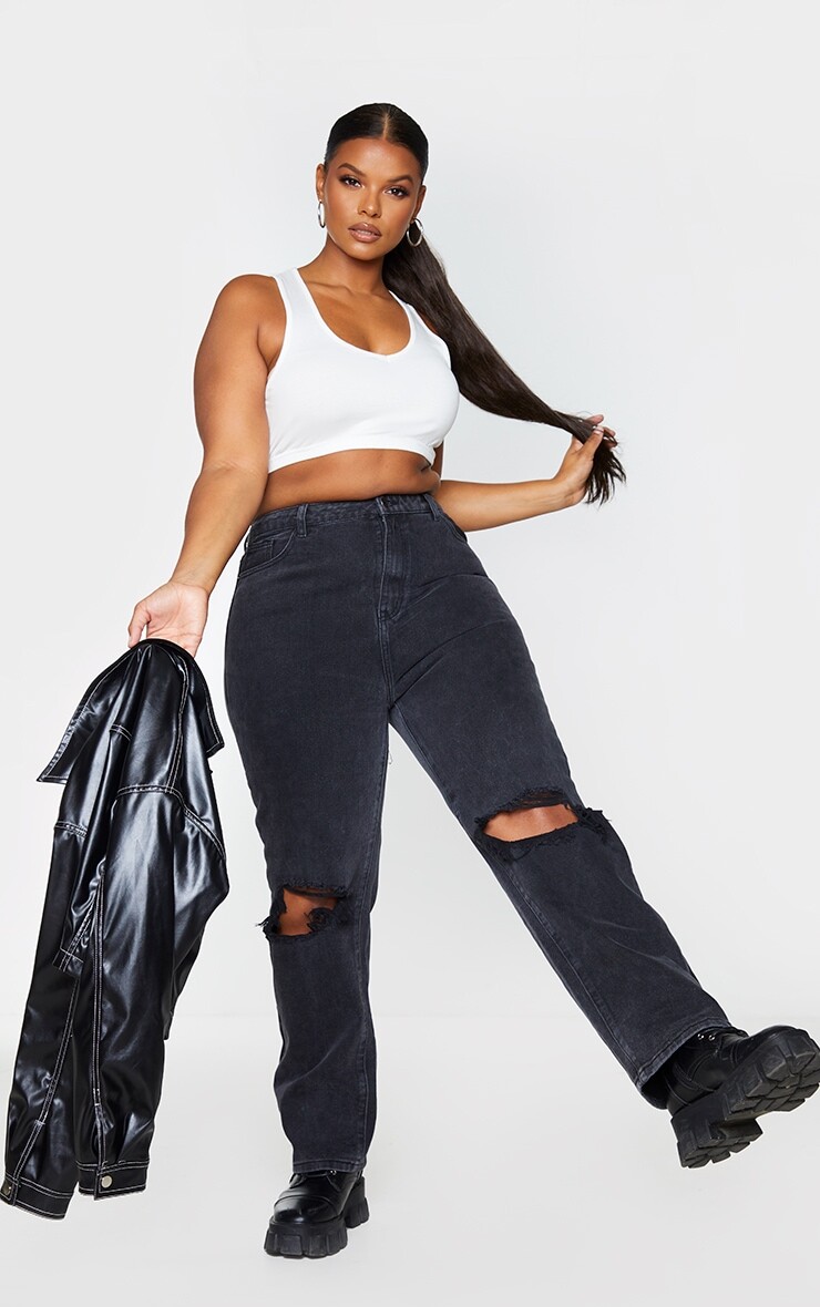 PrettyLittleThing Плюс Выстиранные черные прямые джинсы до колена с рваными краями
PrettyLittleThing Плюс Выстиранные черные прямые джинсы до колена с рваными краями