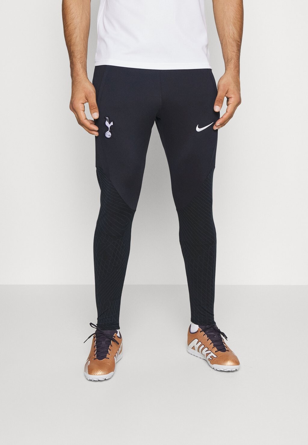 Спортивные брюки Nike Tottenham Hotspurs Strike Pant, морской / фиолетовый
Спортивные брюки Nike Tottenham Hotspurs Strike Pant, морской / фиолетовый