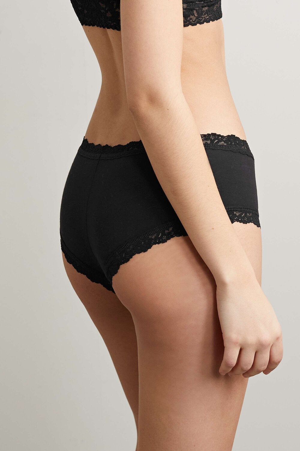 HANKY PANKY + NET SUSTAIN Фирменный комплект из трех эластичных кружевных стрингов с оригинальной посадкой, черный
HANKY PANKY + NET SUSTAIN Фирменный комплект из трех эластичных кружевных стрингов с оригинальной посадкой, черный
