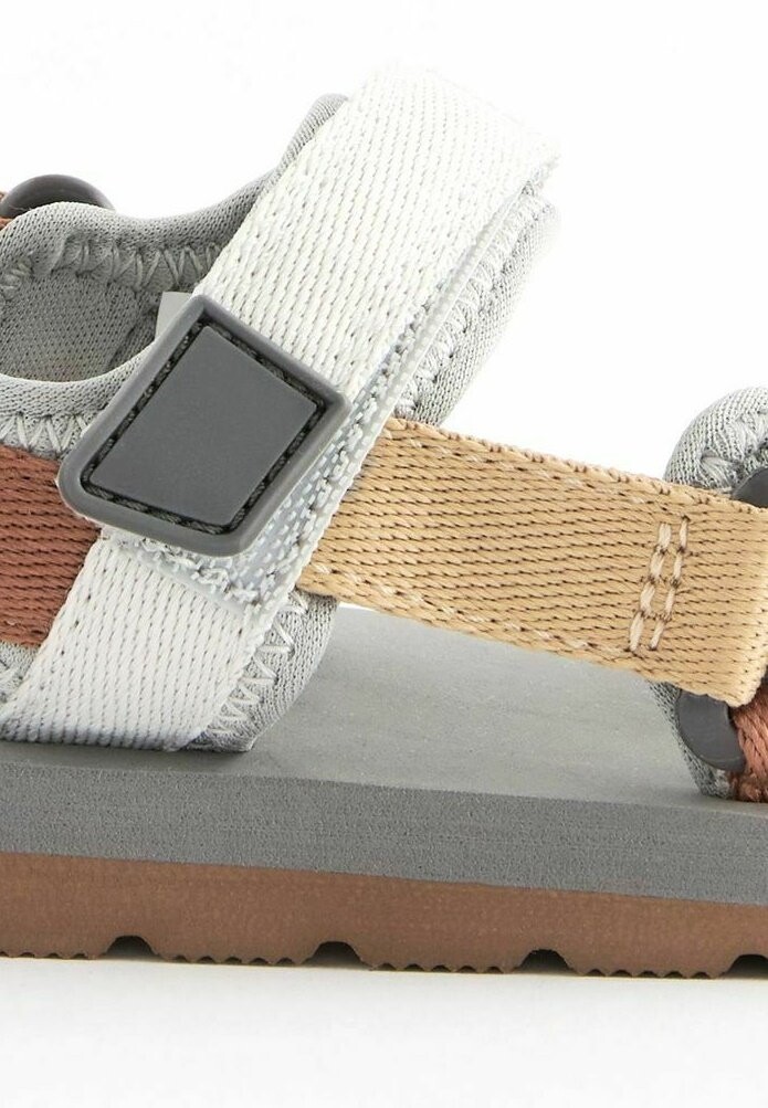 Детская обувь TOUCH FASTENING ADJUSTABLE STRAP TAPE TREKKER SANDALS Next, цвет minerals colourblock
Детская обувь TOUCH FASTENING ADJUSTABLE STRAP TAPE TREKKER SANDALS Next, цвет minerals colourblock