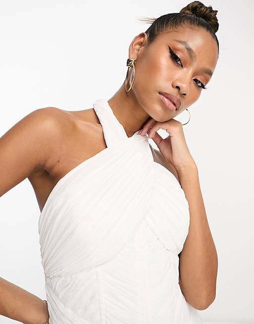 Белое платье мини со сборками и воротником-бретелькой ASOS LUXE и тюлевым подолом
Белое платье мини со сборками и воротником-бретелькой ASOS LUXE и тюлевым подолом
