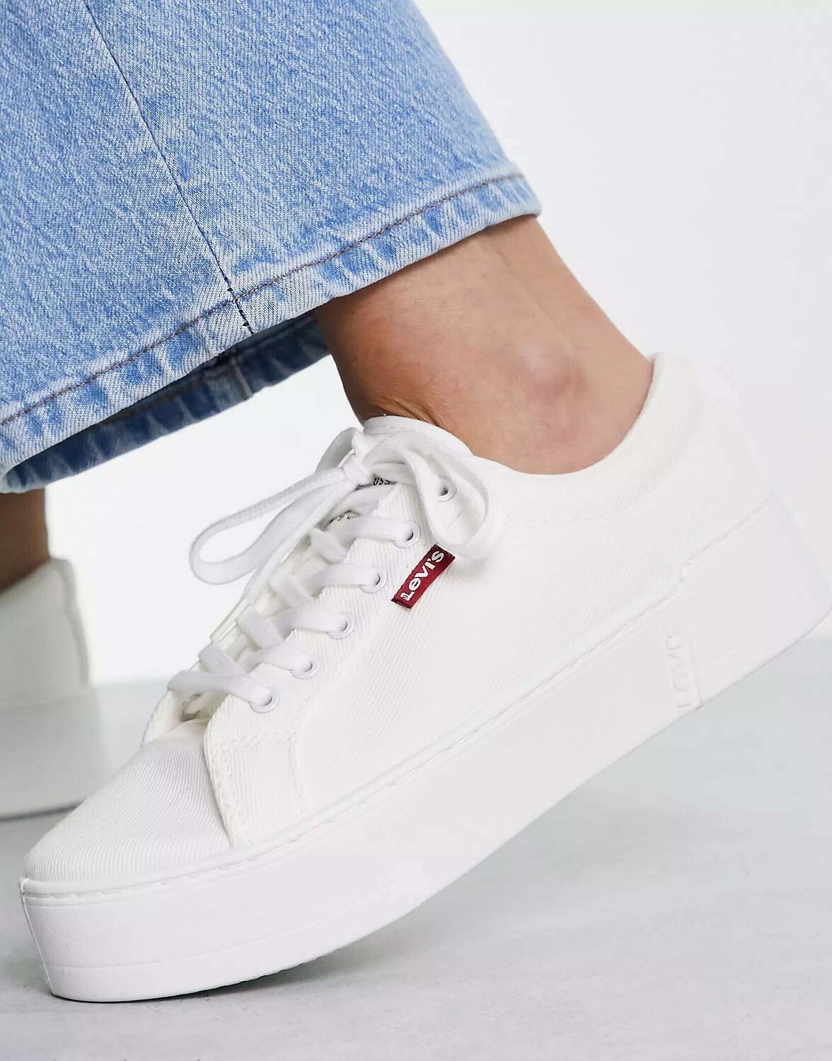 Белые кроссовки на плоской платформе Levi's Tijuana с маленьким логотипом, Белый
Белые кроссовки на плоской платформе Levi's Tijuana с маленьким логотипом, Белый