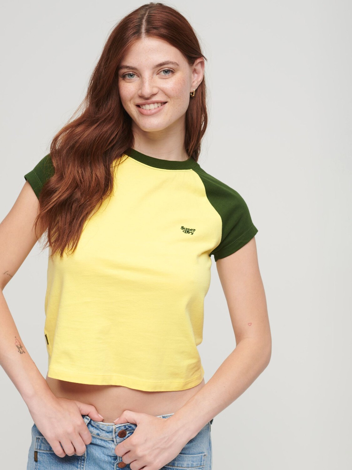 Футболка реглан с логотипом Essential из органического хлопка Superdry, лимонный/зеленый
Футболка реглан с логотипом Essential из органического хлопка Superdry, лимонный/зеленый