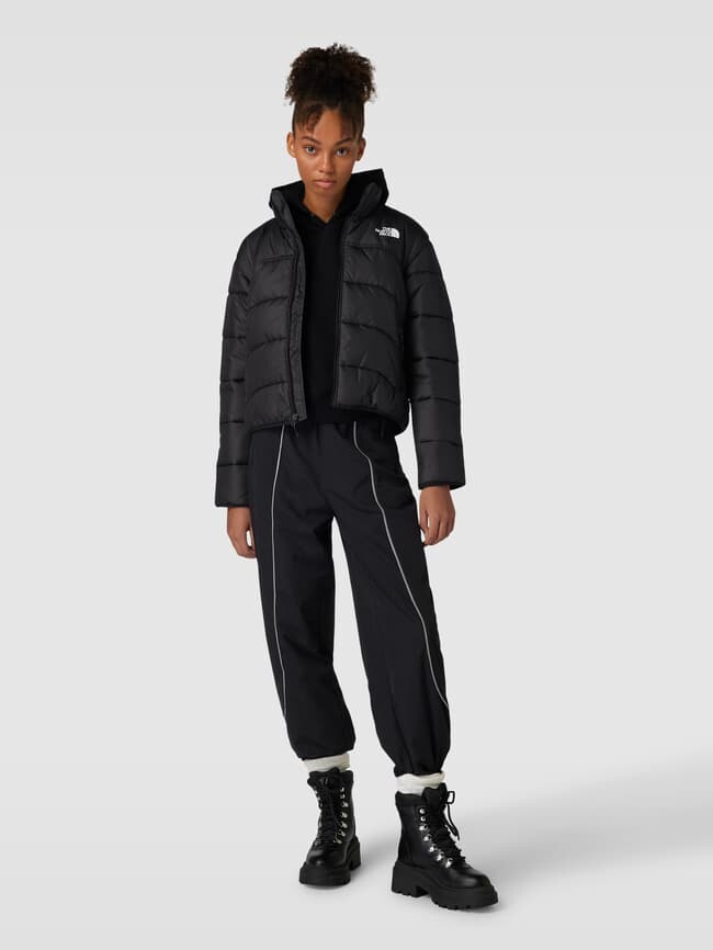 Стеганая куртка с принтом этикетки и боковыми карманами на молнии The North Face, черный
Стеганая куртка с принтом этикетки и боковыми карманами на молнии The North Face, черный
