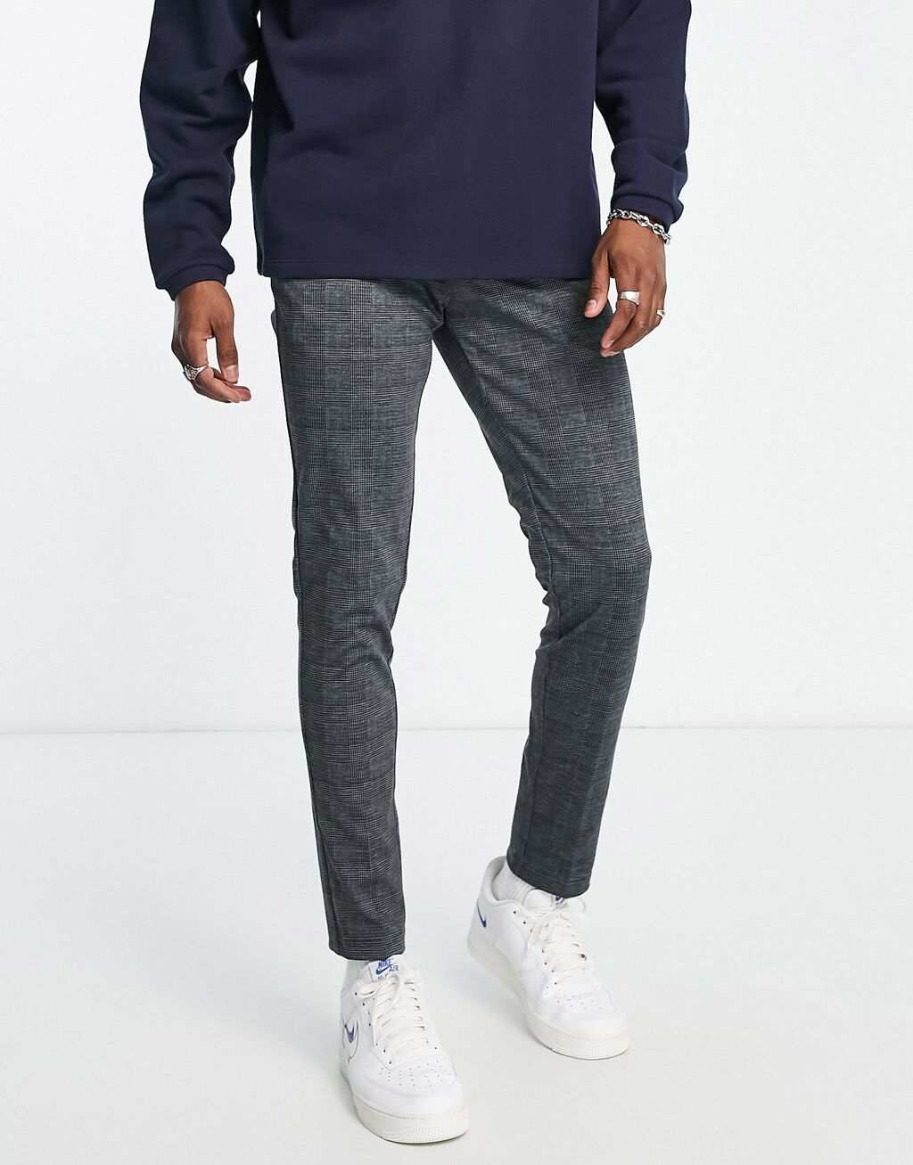 Темно-серые брюки из джерси узкого кроя Jack & Jones Intelligence в клетку, Серый
Темно-серые брюки из джерси узкого кроя Jack & Jones Intelligence в клетку, Серый