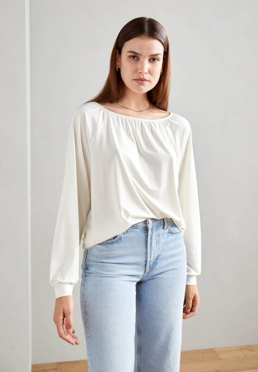 Топ с длинными рукавами Marc O'Polo LONG SLEEVE RAGLAN ROUND NECK, цвет creamy white
Топ с длинными рукавами Marc O'Polo LONG SLEEVE RAGLAN ROUND NECK, цвет creamy white