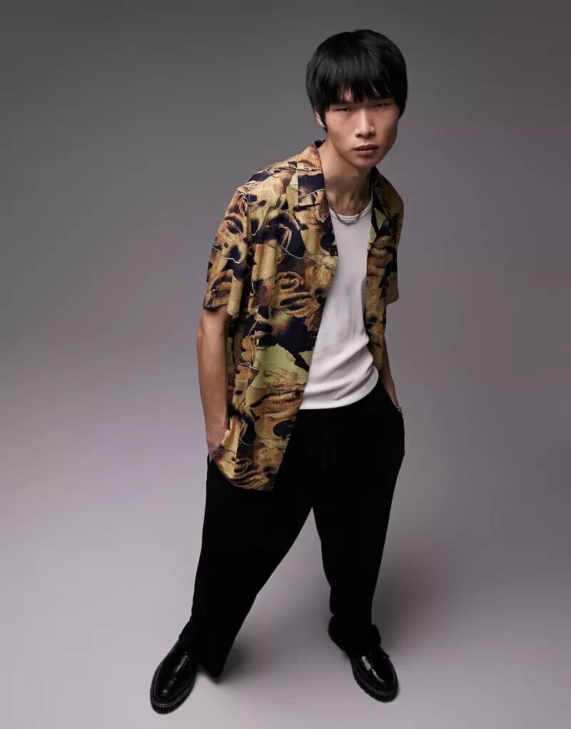 Яркая рубашка Topman с короткими рукавами, классическим кроем, воротником с лацканами и принтом в виде лица
Яркая рубашка Topman с короткими рукавами, классическим кроем, воротником с лацканами и принтом в виде лица