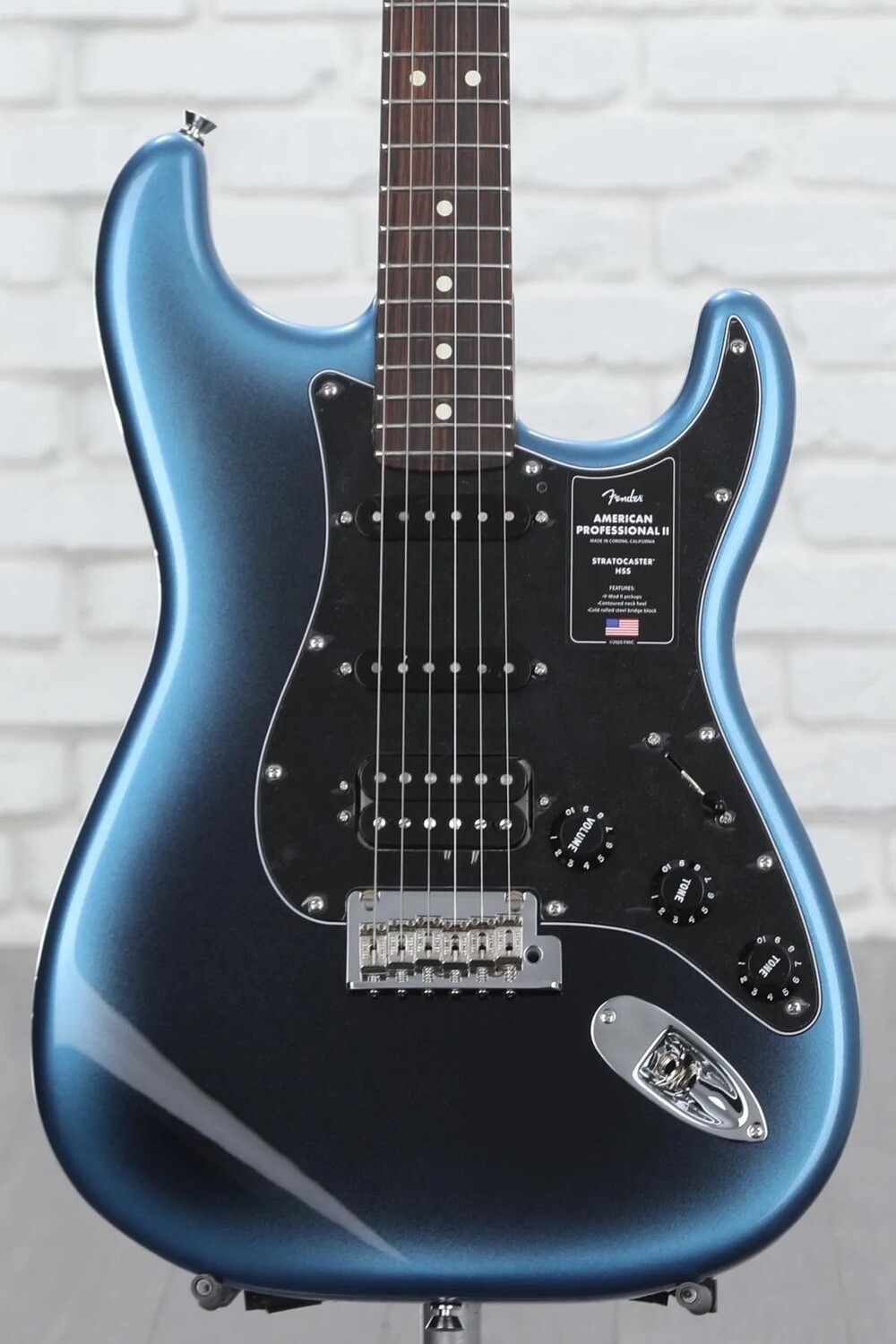 Fender American Professional II Stratocaster HSS — Dark Night с накладкой из палисандра
Fender American Professional II Stratocaster HSS — Dark Night с накладкой из палисандра