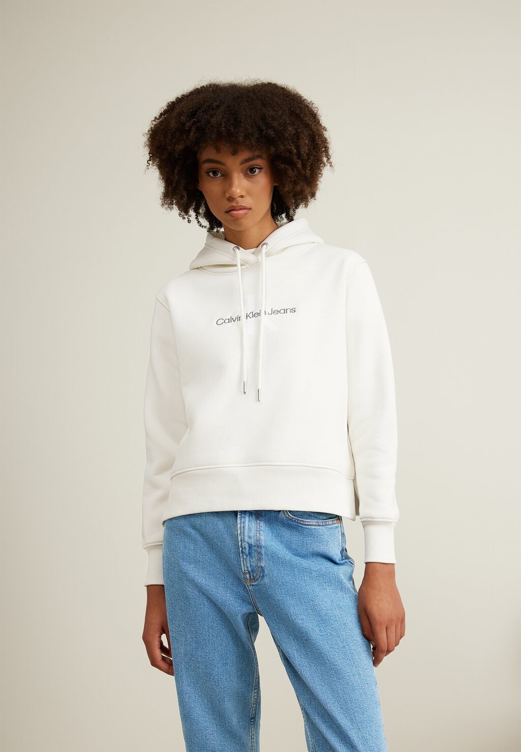 Толстовка Calvin Klein Jeans Archival Monologo Hoodie, цвет слоновой кости, Синий
Толстовка Calvin Klein Jeans Archival Monologo Hoodie, цвет слоновой кости, Синий