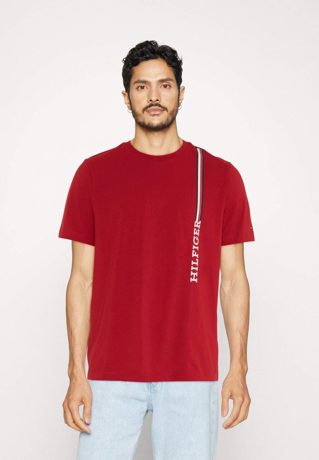 Футболка с принтом MONOTYPE VERTICAL STRIPE Tommy Hilfiger, красный аризона
Футболка с принтом MONOTYPE VERTICAL STRIPE Tommy Hilfiger, красный аризона