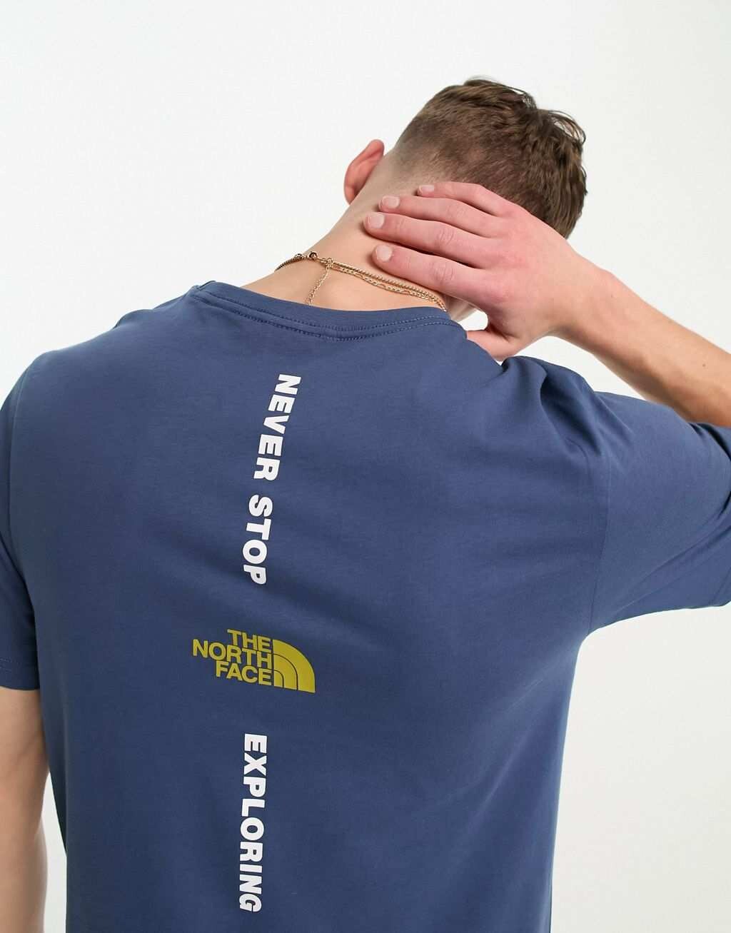 Темно-синяя футболка North Face с вертикальным принтом на спине эксклюзивно на ASOS
Темно-синяя футболка North Face с вертикальным принтом на спине эксклюзивно на ASOS