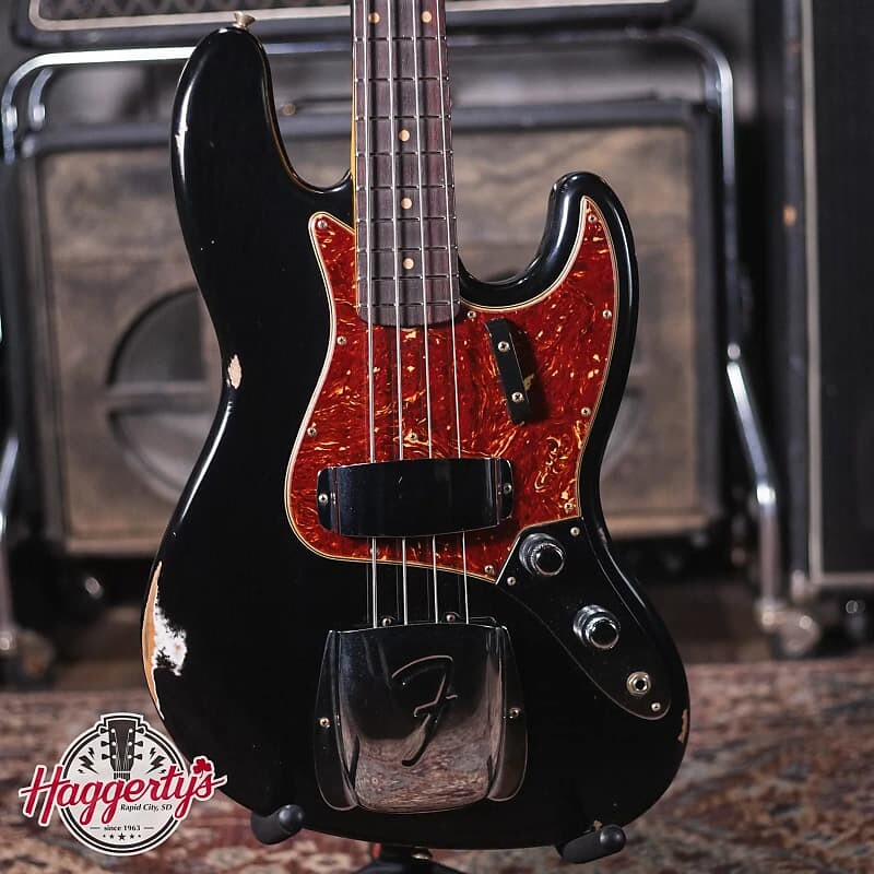 Басс гитара Fender Custom Shop 1962 Jazz Bass Relic - Aged Black with Hardshell Case
Басс гитара Fender Custom Shop 1962 Jazz Bass Relic - Aged Black with Hardshell Case