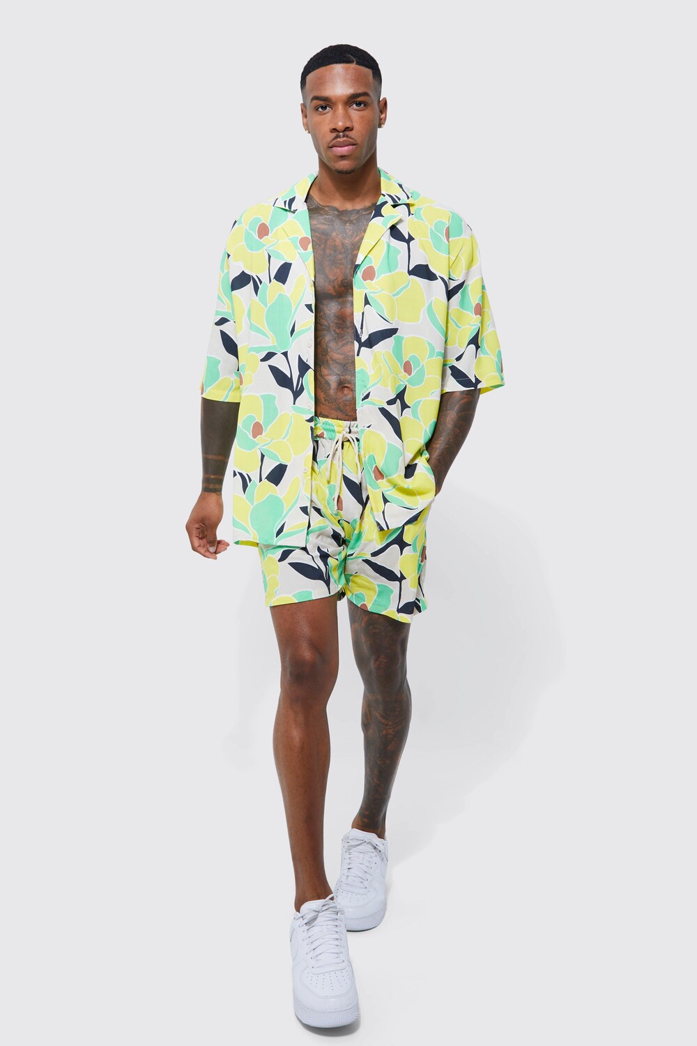 Рубашка с коротким рукавом и короткой короткой рубашкой revere с вискозным цветом Boohoo, экру
Рубашка с коротким рукавом и короткой короткой рубашкой revere с вискозным цветом Boohoo, экру