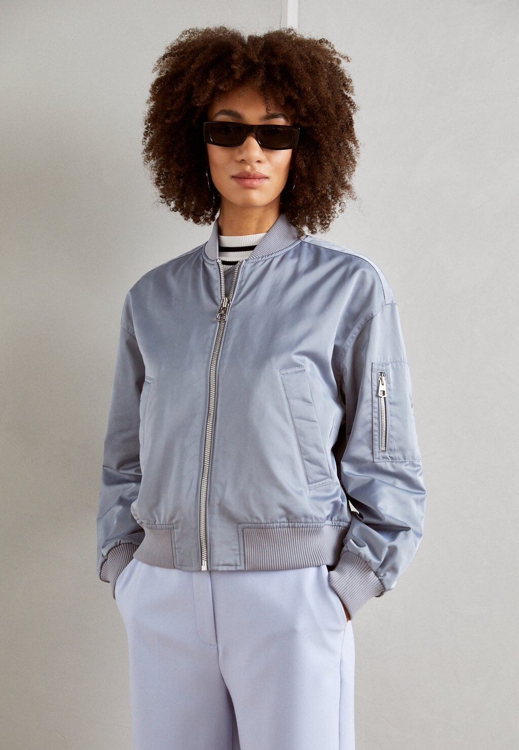 Куртка-бомбер HEM WELT POCKETS ZIPPER POCKET ON SLEEVE Marc O'Polo, цвет nordic sea
Куртка-бомбер HEM WELT POCKETS ZIPPER POCKET ON SLEEVE Marc O'Polo, цвет nordic sea