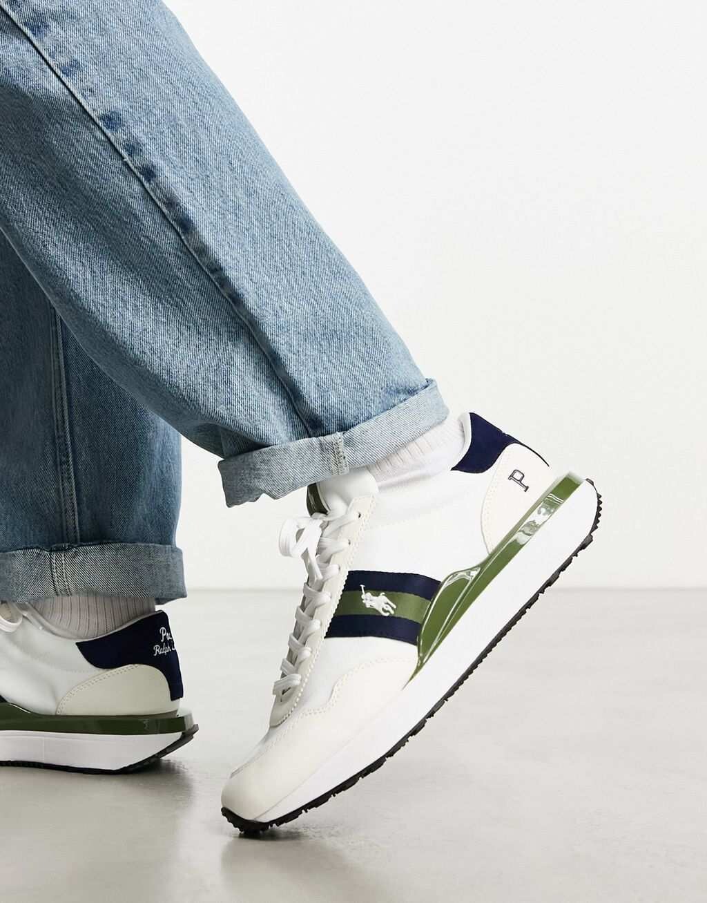Эксклюзивные кожаные и замшевые кроссовки Polo Ralph Lauren x ASOS кремового, зеленого и темно-синего цвета с логотипом в виде пони., Зеленый
Эксклюзивные кожаные и замшевые кроссовки Polo Ralph Lauren x ASOS кремового, зеленого и темно-синего цвета с логотипом в виде пони., Зеленый