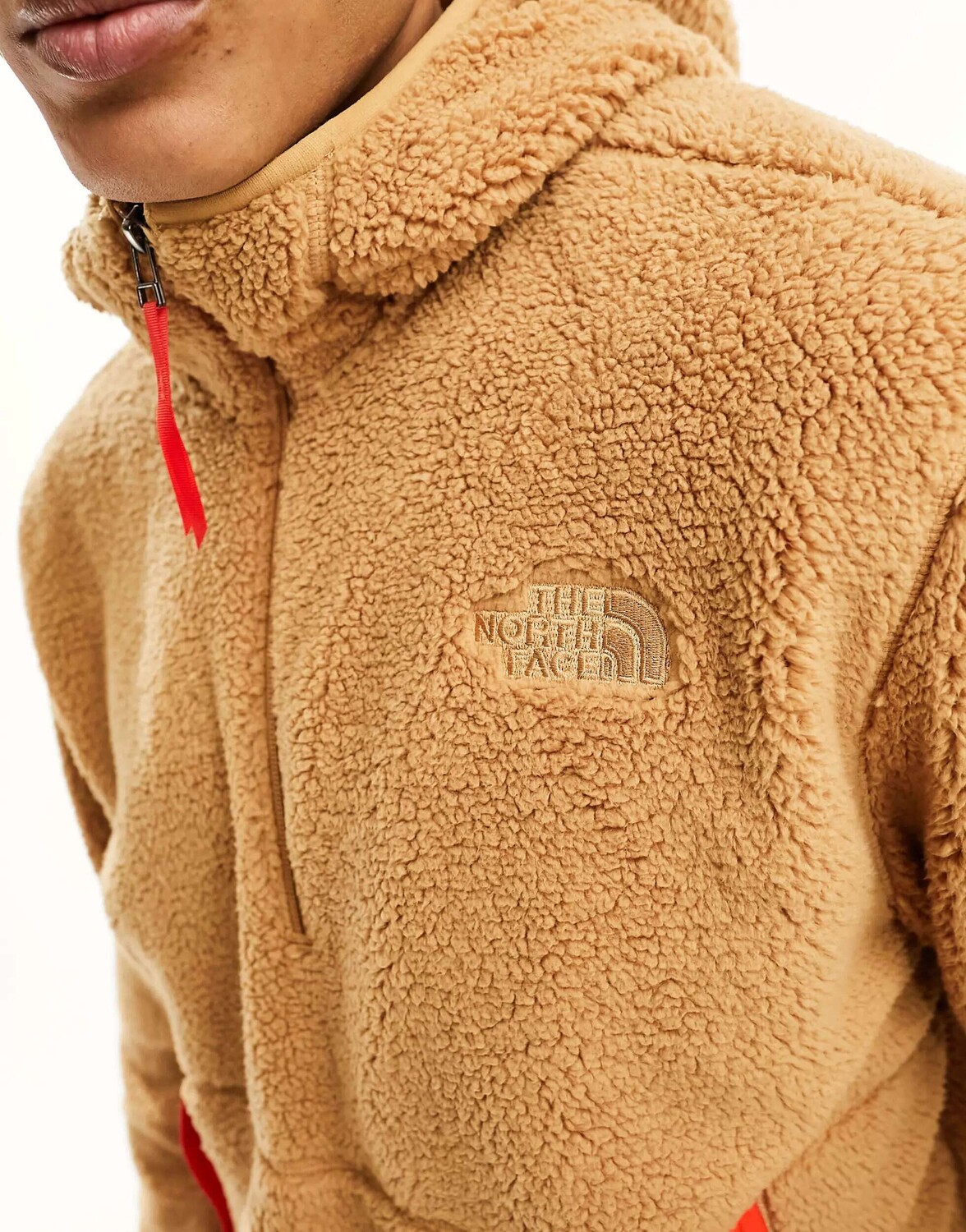 Флисовая куртка The North Face Campshire с капюшоном на молнии 1/4 бежевого и красного цвета, Красный
Флисовая куртка The North Face Campshire с капюшоном на молнии 1/4 бежевого и красного цвета, Красный