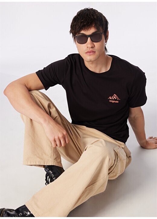 Черная мужская футболка с круглым вырезом JORPORTE TEE SS CREW NECK EXC Jack & Jones, черный
Черная мужская футболка с круглым вырезом JORPORTE TEE SS CREW NECK EXC Jack & Jones, черный