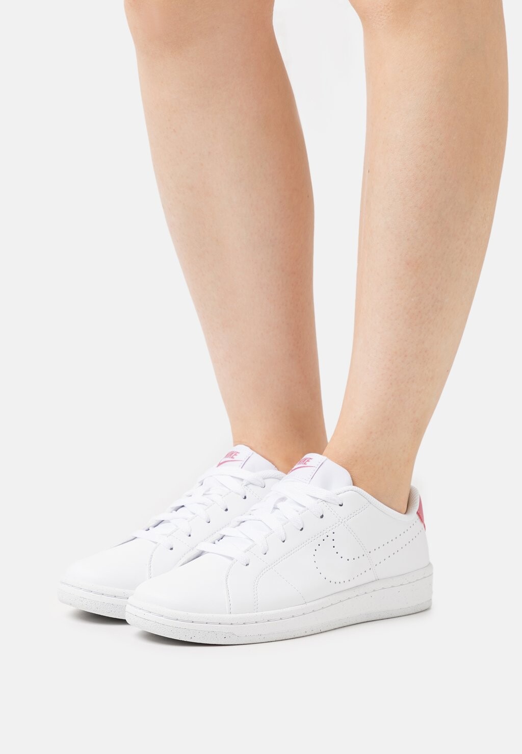 Кроссовки Nike Court Royale 2 Next Nature Women'S Shoes, белый / светло-серый дым
Кроссовки Nike Court Royale 2 Next Nature Women'S Shoes, белый / светло-серый дым