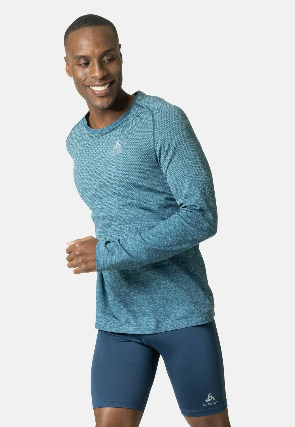Топ с длинными рукавами CREW NECK L/S ESSENTIAL SEAMLESS ODLO, цвет saxony blue melange
Топ с длинными рукавами CREW NECK L/S ESSENTIAL SEAMLESS ODLO, цвет saxony blue melange