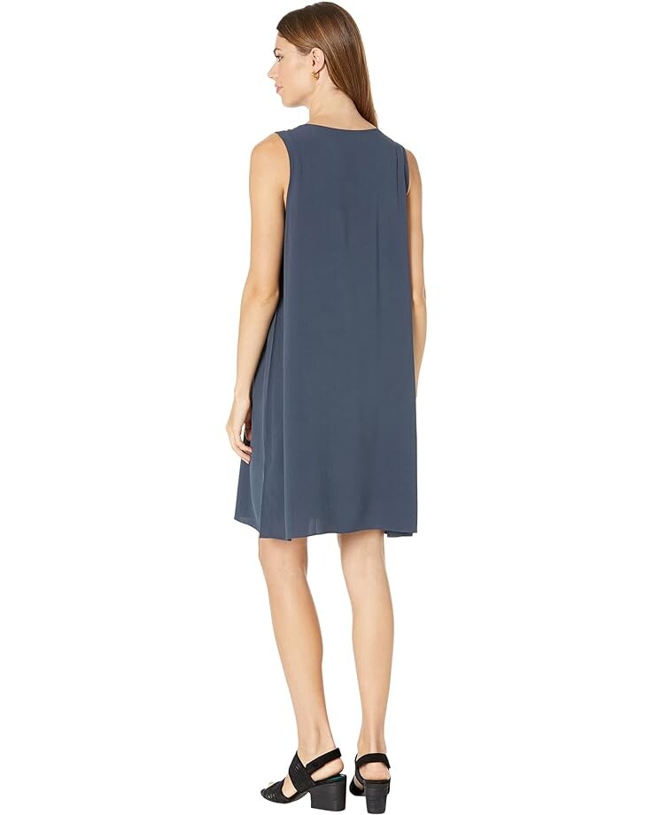 Платье Eileen Fisher V-Neck Knee Length Dress in Silk Georgette Crepe, цвет Ocean
Платье Eileen Fisher V-Neck Knee Length Dress in Silk Georgette Crepe, цвет Ocean
