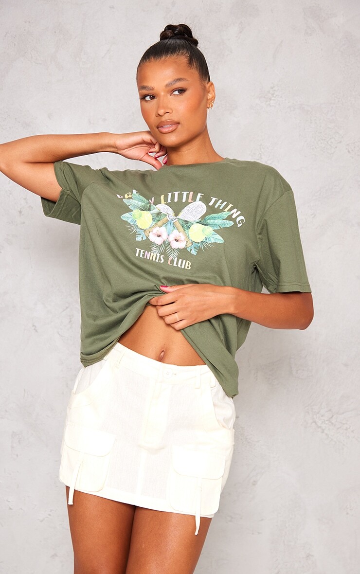 PrettyLittleThing Большая футболка с цветочным принтом цвета морской волны для теннисного клуба
PrettyLittleThing Большая футболка с цветочным принтом цвета морской волны для теннисного клуба