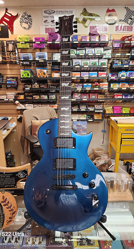 Электрогитара ESP LTD EC-1000 with Free $200 OHSC case Ebony Fretboard Fishman PU Violet Andromeda
Электрогитара ESP LTD EC-1000 with Free $200 OHSC case Ebony Fretboard Fishman PU Violet Andromeda