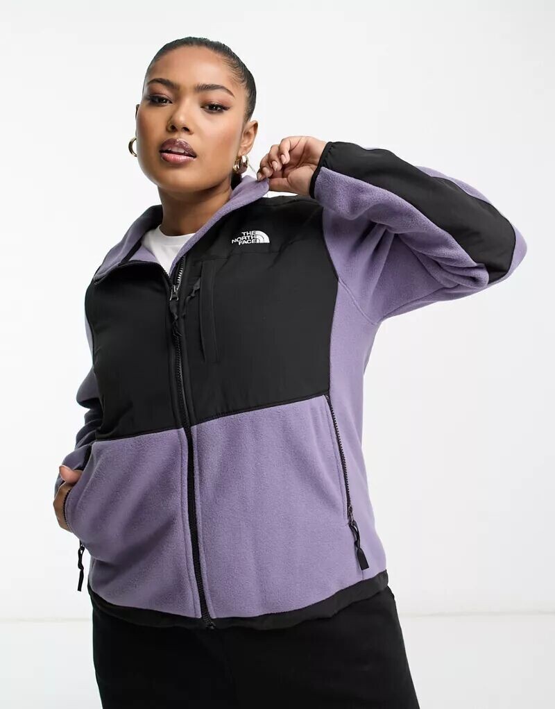 Флисовая куртка на молнии The North Face Plus Denali темно-серого и черного цветов
Флисовая куртка на молнии The North Face Plus Denali темно-серого и черного цветов